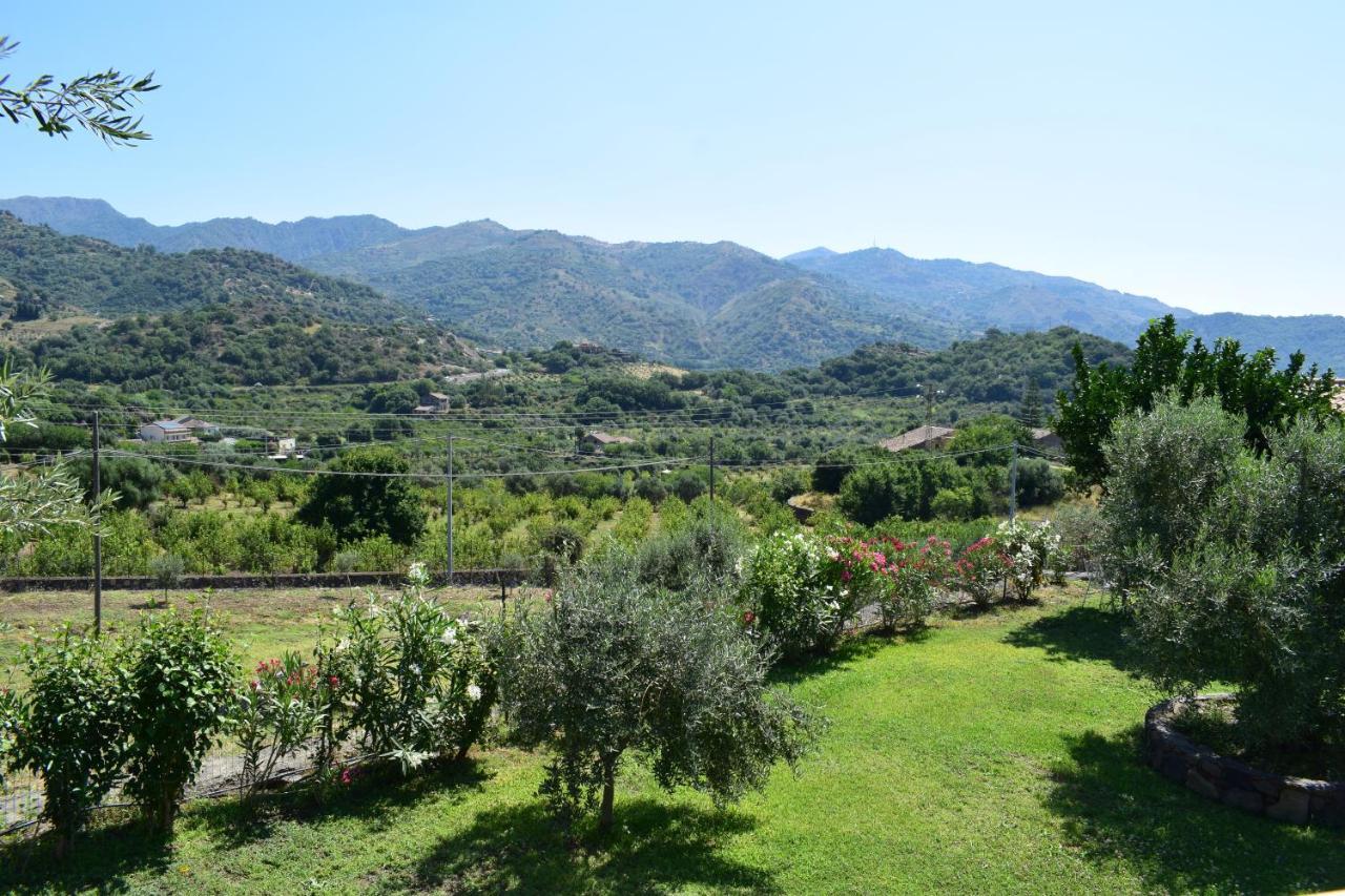 Taormina Villa Ibiscus Alcantara Гаджи Экстерьер фото